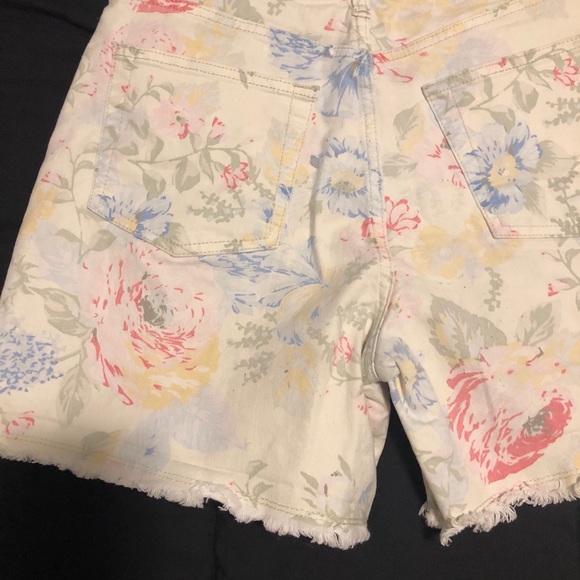 Vintage high waist light floral denim shorts - Picture 5 of 6